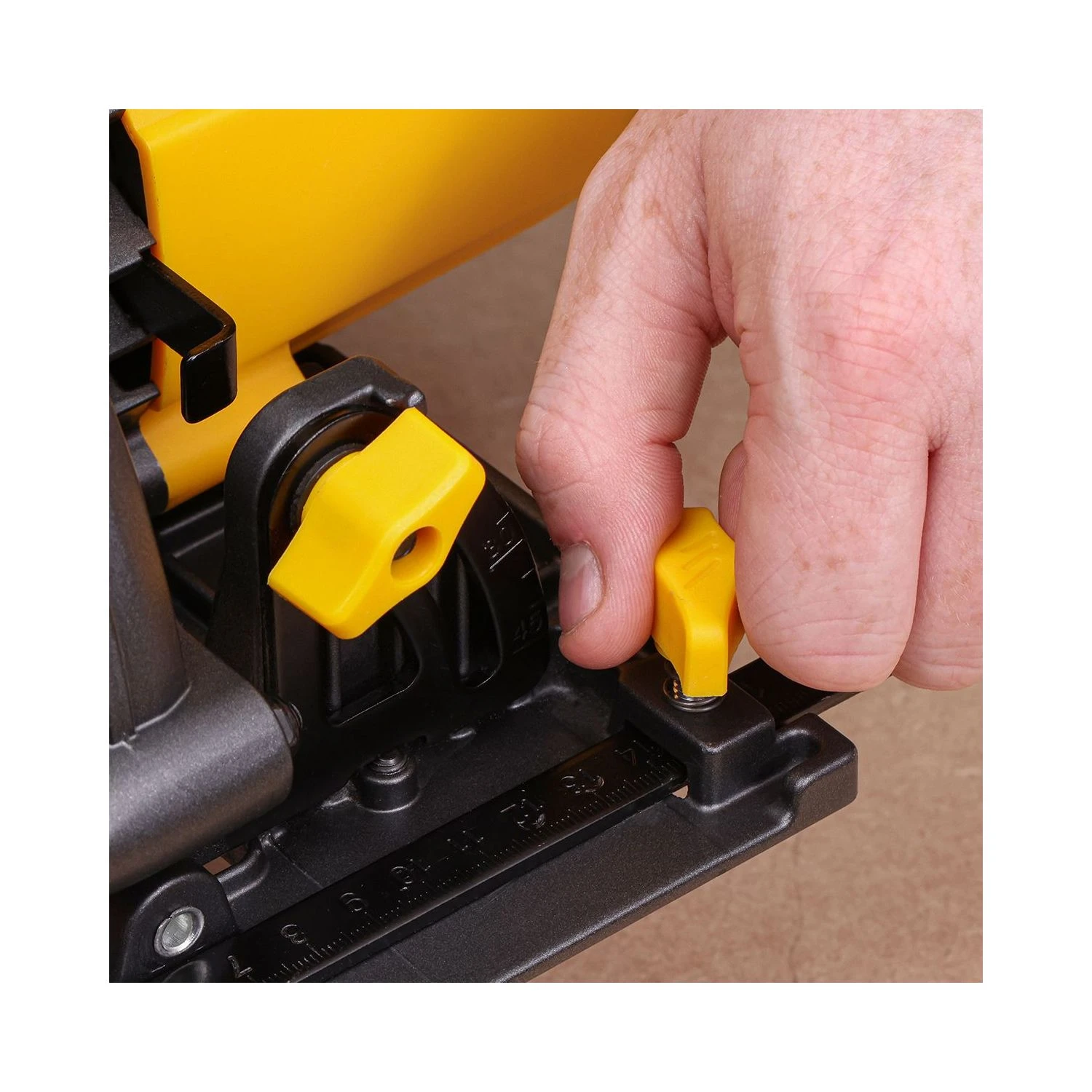 TOUGH MASTER® Circular Saw 1400 W 220-240V 185mm With Parallel Guide & Vacuum Cleaner Adaptor, Blade Diameter ø 185 X ø 20 X 2,5 Mm - Image 10