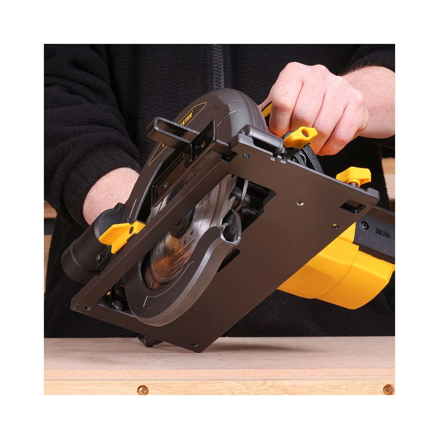 TOUGH MASTER® Circular Saw 1400 W 220-240V 185mm With Parallel Guide & Vacuum Cleaner Adaptor, Blade Diameter ø 185 X ø 20 X 2,5 Mm - Image 4