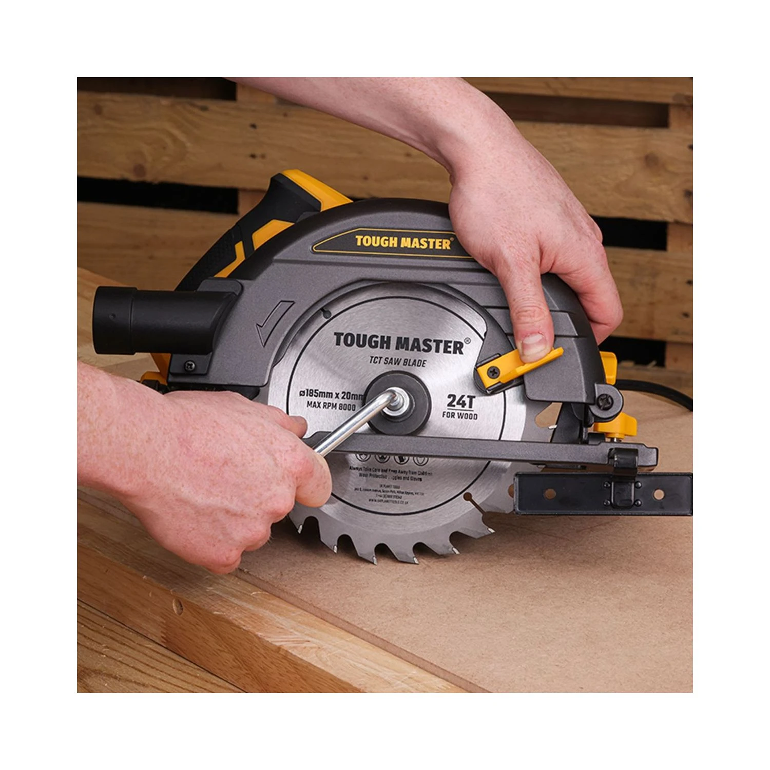 TOUGH MASTER® Circular Saw 1400 W 220-240V 185mm With Parallel Guide & Vacuum Cleaner Adaptor, Blade Diameter ø 185 X ø 20 X 2,5 Mm - Image 2